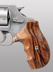 S&W J-Fr.r.b. top selected grained walnut smooth fi.-gr. with in frame integrated firing pin, MIM parts